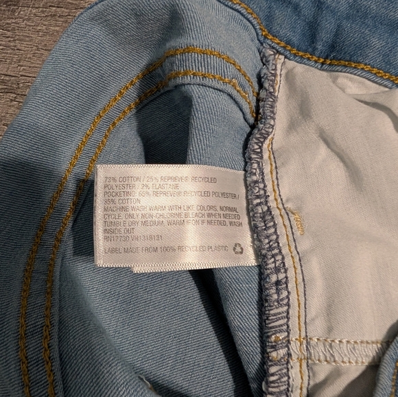 Universal Thread Women's Light Blue Mid Rise Skinny Jeans - Picture 6 of 6